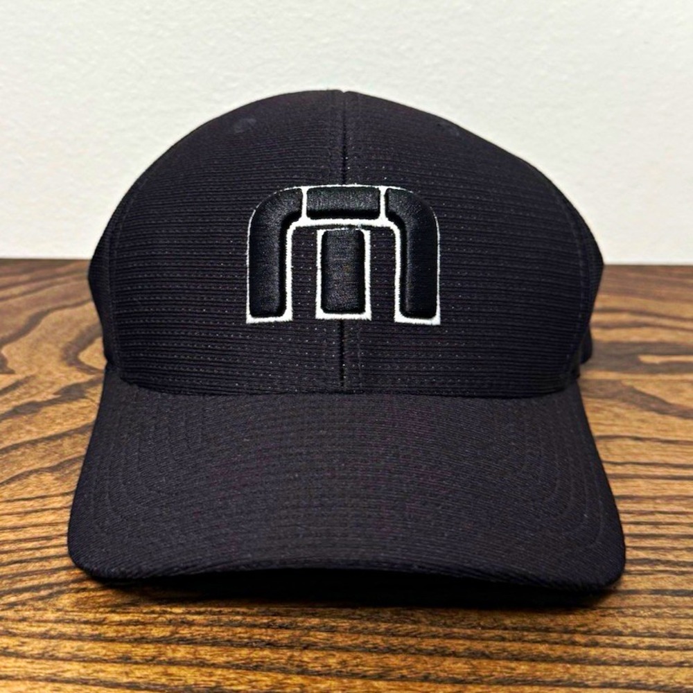 Travis Mathew Flexfit Black Fitted Stretch Baseball Cap Hat Solid S-M Golf
